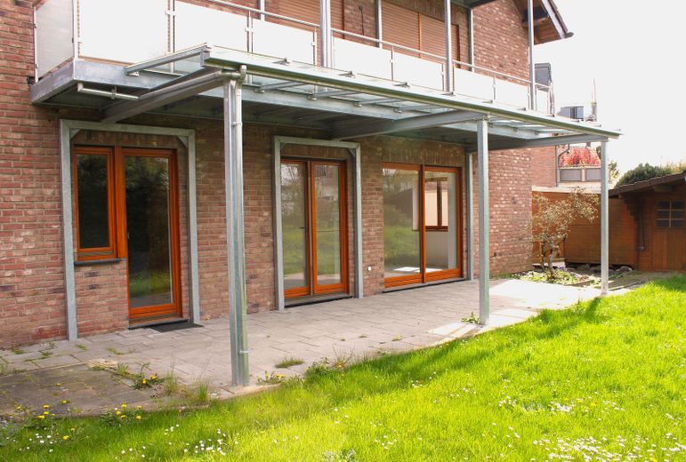 Barrierefreie Erdgeschosswohnung mit großem Garten & Terrasse in Wesseling-Keldenich – Terrasse