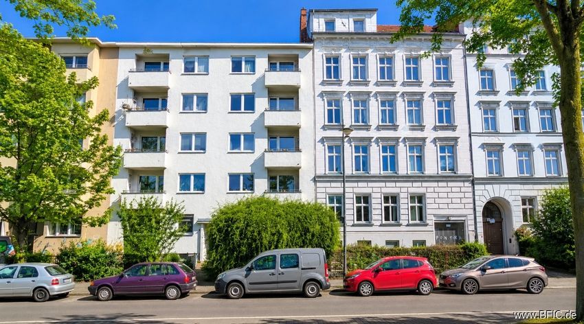 Balkon-Ausblick auf Engelbecken und Michaelkirchplatz - 3-Zimmer-Wohnung, bezugsfrei in Kürze – Leuschnerdamm