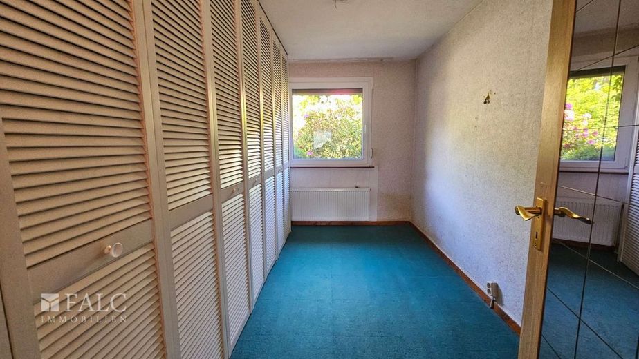 Die Lage ist entscheidend, und die ist top ! – Ankleidezimmer