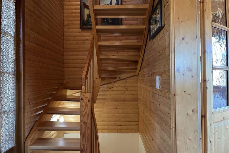 Treppe ins 1. OG