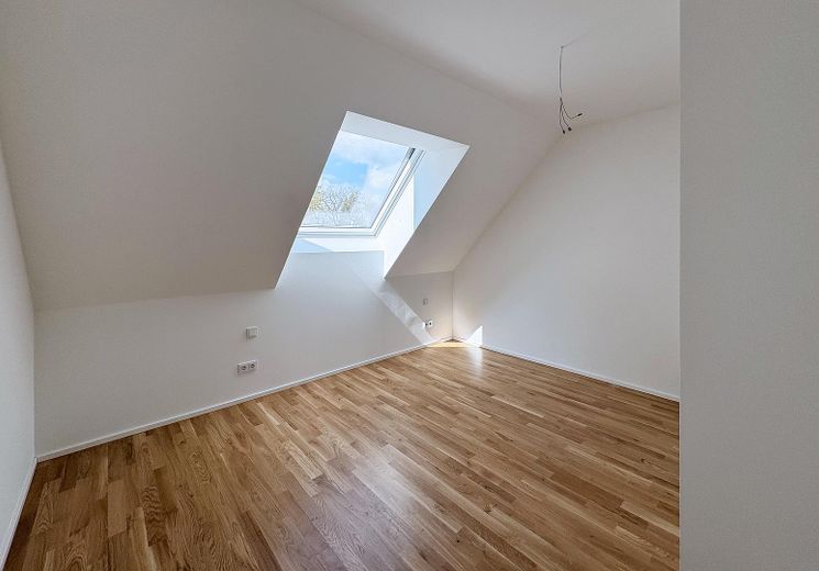 First occupancy after complete renovation: Cozy 3-room attic apartment in Munich-Trudering - Unit 7 – Schlafzimmer