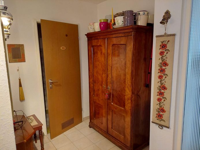 Freundliche 4-Zimmer Wohnung mit TG-Stellplatz in Steinheim am Albuch – Flur