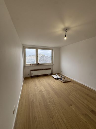 Erstbezug nach Sanierung. Sehr Helle 2 Zimmer Wohnung mit Einbauküche – Photo 4