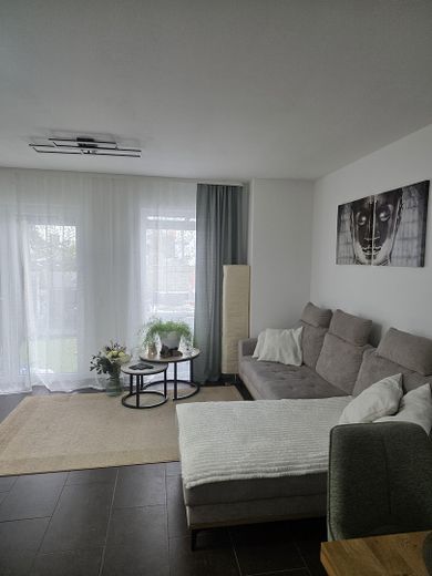 Hausgefühl statt Wohnung: Moderne 3-Zi.-Maisonette mit Garten, Terrasse & Balkon (BJ 2013) – Wohnbereich