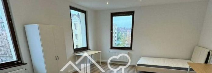 Bett in möbliertem WG-Zimmer in renovierter 4er-WG mit Balkon in Lichtenhof!