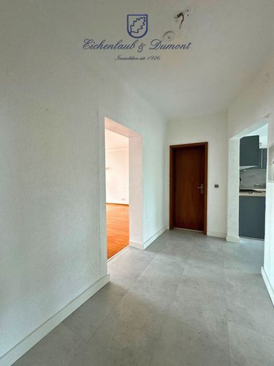 Großzügiges Haus, 410m² Gesamtfläche in ruhiger Seitenstraße von Saarbrücken-West – Diele OG