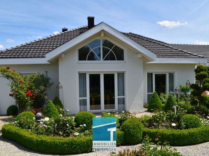 Villa m. Wellnessb., Pool, neuer Wärmepumpe, neuem Außenanstrich, ELW in ruhiger Lage, Pietenfeld – Foto 1