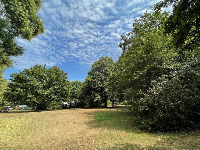 Park - 2 Minuten fußläufig
