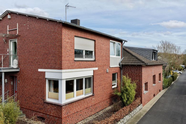 Freistehendes Einfamilienhaus mit Einliegerwohnung – erster Eindruck