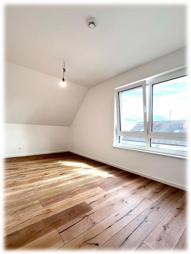 Toekomstbestendig wonen: moderne KfW-55-maisonette (A+) met groot dakterras & 2 parkeerplaatsen – Arbeit_Gäste_Kinder_1