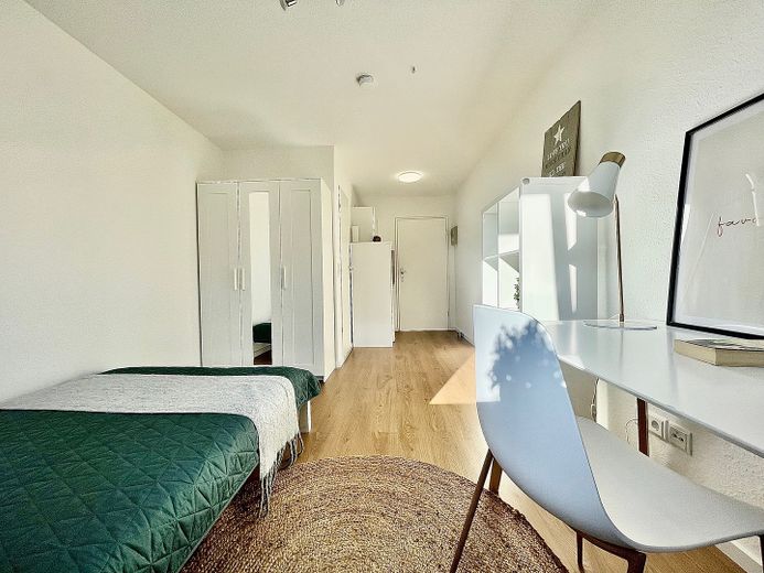 Möbliertes und renoviertes Apartment in Henkestraße 5 Erlangen bei Arcaden und Campus. Ab sofort. – Moderne Ausstattung