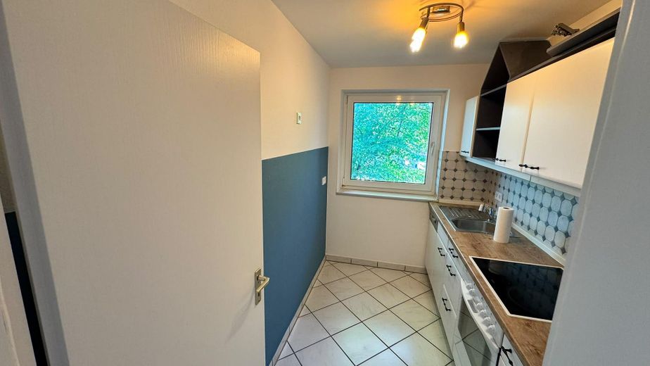 Aucune attente : spacieux refuge de 2 pièces à Lokstedt (prêt à emménager et sans commission) – vollständige Küchenansicht