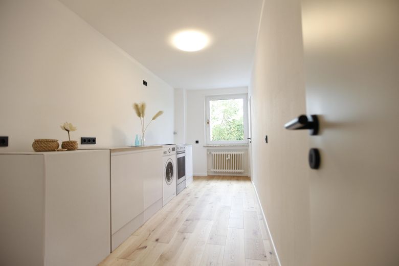 MODERNE 2-KAMERAPPARTEMENT MET BALKON + GARAGE – Küche