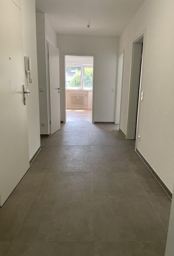 Sanierte 3-Zimmer-Wohnung mit neuer Einbauküche in Remseck-Aldingen – Flur