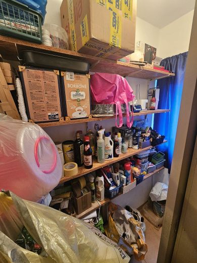 Abstellkammer mit Schiebetür