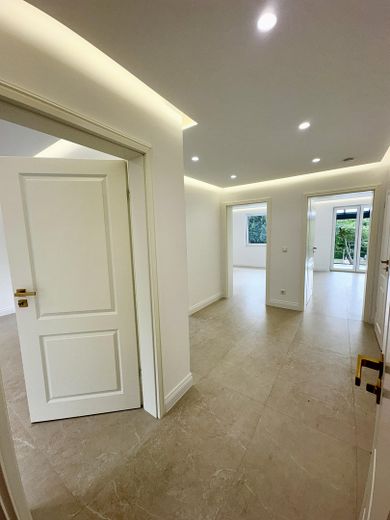 Yüksek kaliteli daire, balkon, 70 m², yeni yapı standardı, ilk kullanım, yerden ısıtma, SH – Fotoğraf 1