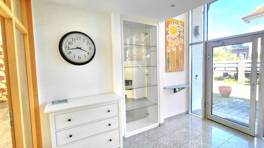 Repräsentatives Traumhaus im grünen Zehlendorf – Einladendes Foyer EG