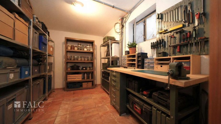Elegant mit viel Platz - FALC Immobilien – Für den Hobby-Handwerker