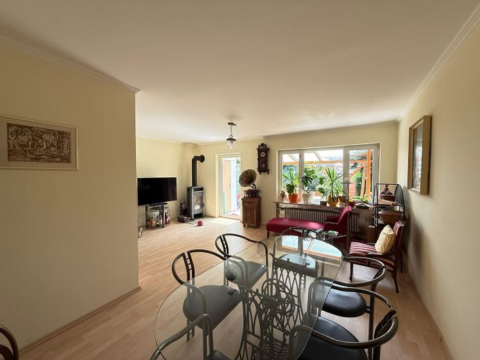 Wohnzimmer mit Specksteinofen