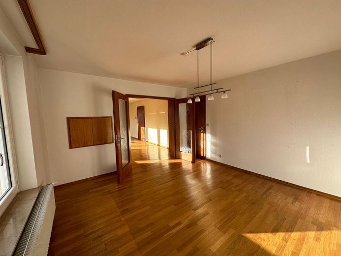Traumhaus in Top Lage mit Einliegerwohnung und hohem Ausbaupotential und großem Grundstück – Foto 18