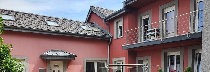 Blick Innenhof mit Anbau