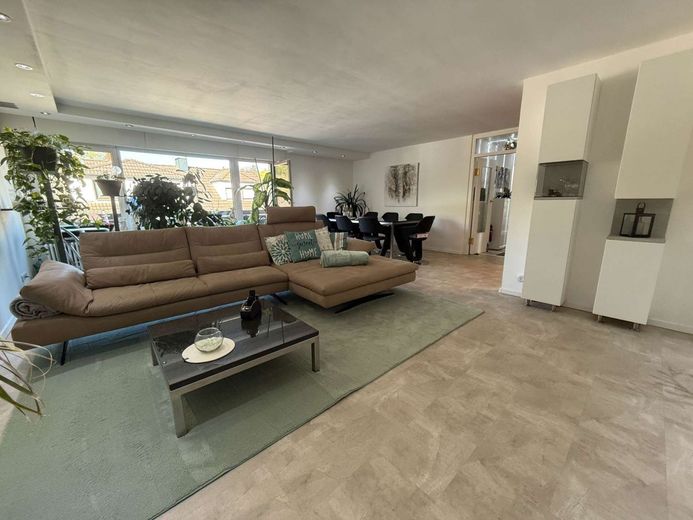 Maisonette-Wohnung mit Großzügigkeit und Komfort - modernes Wohnen auf zwei Ebenen – Wohnzimmer org