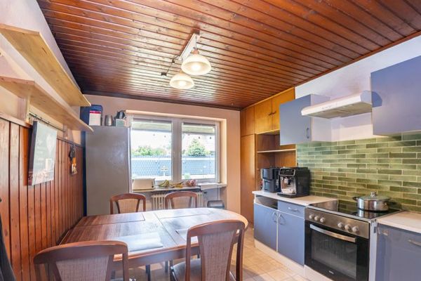 Großzügiges Einfamilienhaus mit zwei Wohneinheiten – ca. 193 m² Wohnfläche auf 1.082 m² Grundstück