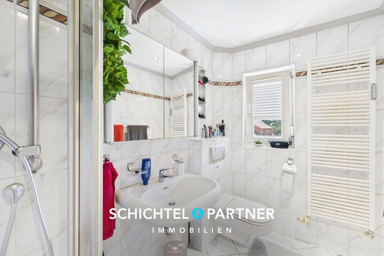 Rablinghausen | Attraktives 5-Parteienhaus mit Doppelgarage &amp; guter Rendite – S&amp;P | Badezimmer