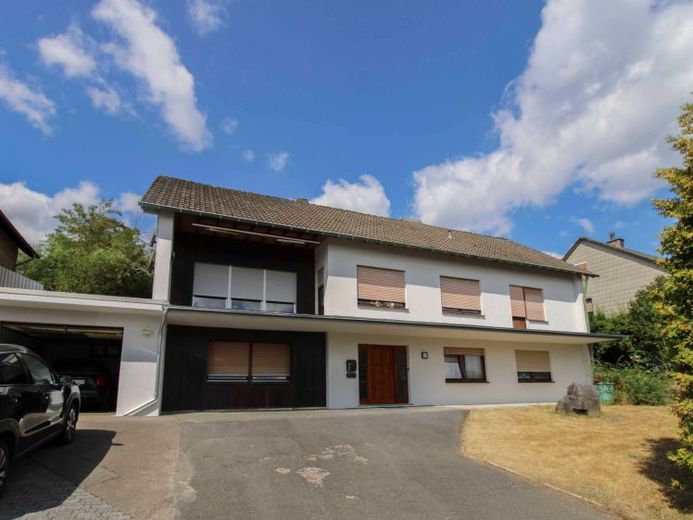 Großzügiges Einfamilienhaus in idyllischer Lage - auch als Mehrgenerationenhaus geeignet – Foto 1