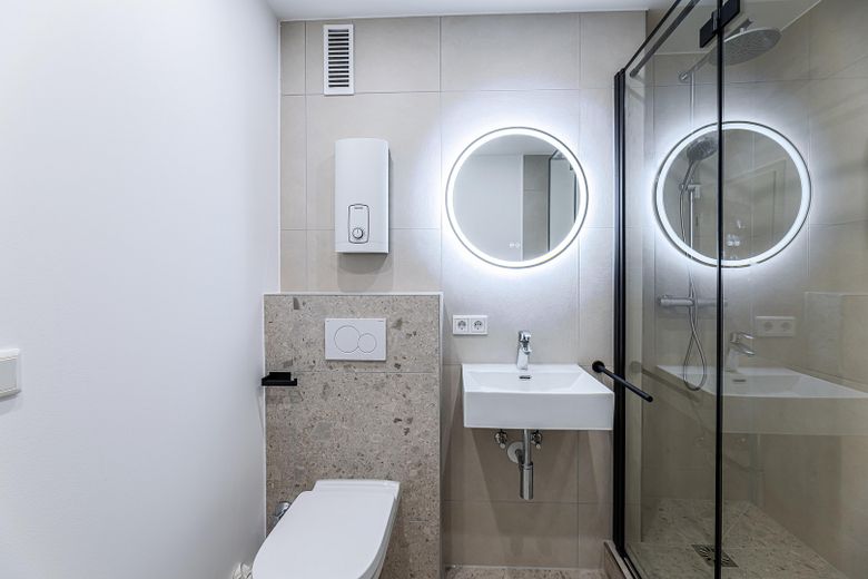 Modernisierte, frisch kernsanierte 2-Zimmer-Eigentumswohnung | 61 m² | Südbalkon – Badezimmer