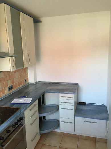 Moderne 3-Zimmer Wohnung mit Balkon, EBK und Garage – Küche