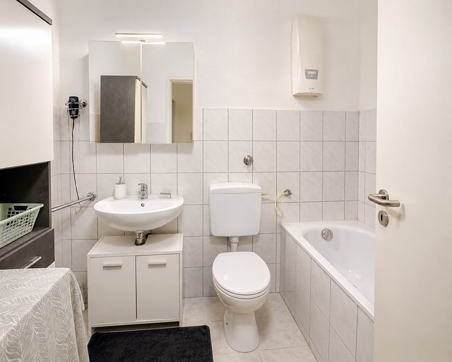 Luminoso appartamento di 2,5 locali COMPLETAMENTE ARREDATO con CUCINA e balcone – Bad