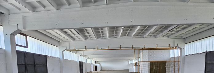 Halle mit Schiebegitter