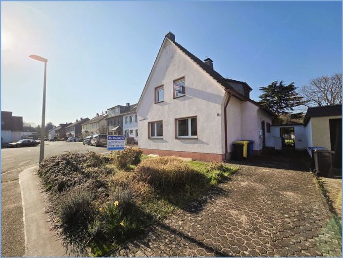 Modernisierungsbedürftiges Ein- bis Zweifamilienhaus auf parkähnlichem Grundstück in Frechen-Bachem – Foto 1