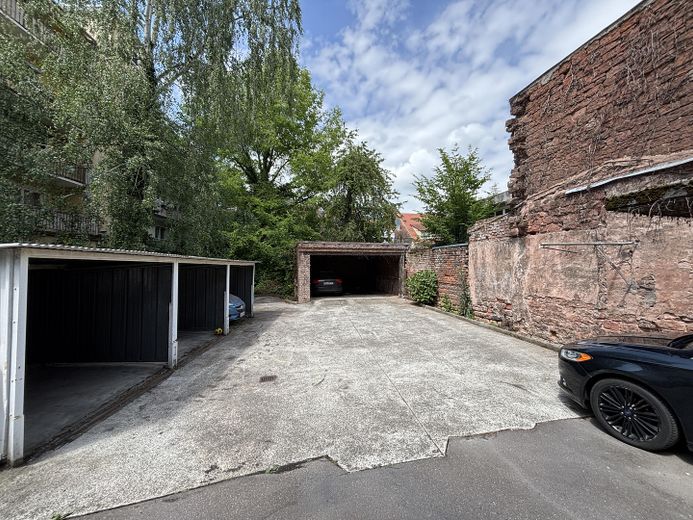 Budynek mieszkalno-usługowy | Dochody z istniejącej zabudowy i potencjał rozbudowy – Hofansicht & Gartenbereich
