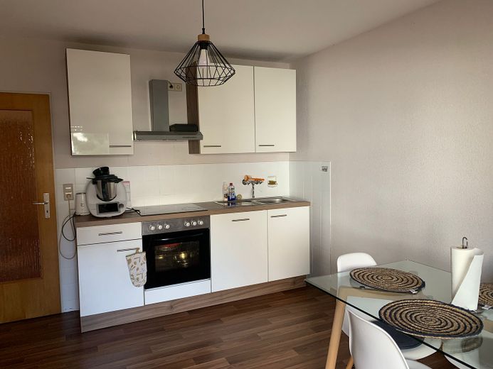PROVISIONSFREI - Bezaubernde 3 - Raum - Wohnung mit Einbauküche und Balkon – Wohnküche