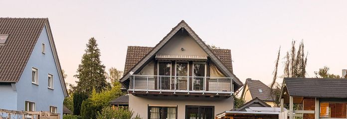 Provisionsfrei: Freist. EFH auf 1.416 m² – seltenes großes Grundstück, zentrale Lage in Hennef – Titelbild