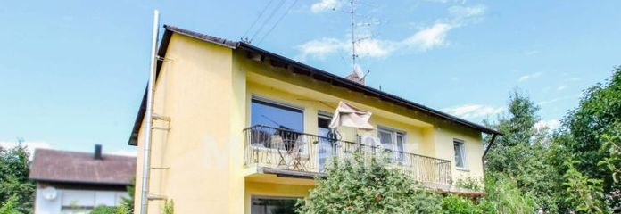 Leerstehendes Zweifamilienhaus in gutem Zustand - Dach ausbaufähig - Wohnungsanbau möglich!