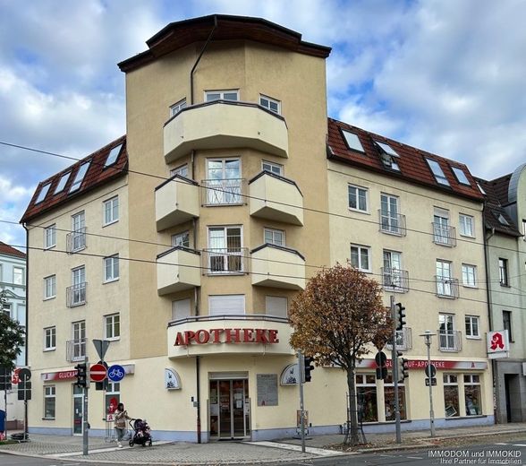 Arztpraxis im 3. Obergeschoss mit Personenaufzug (barrierefrei) und PKW-Stellplatz sofort zu vermieten! – Hausansicht