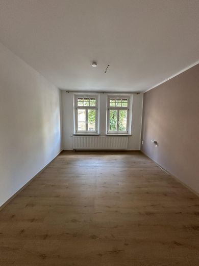 Geräumige 5-Zimmer-Wohnung in Toplage - einziehen und wohlfühlen – Schlafzimmer 1