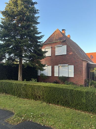 Graziosa casa unifamiliare in zona tranquilla – HAUSANSICHT