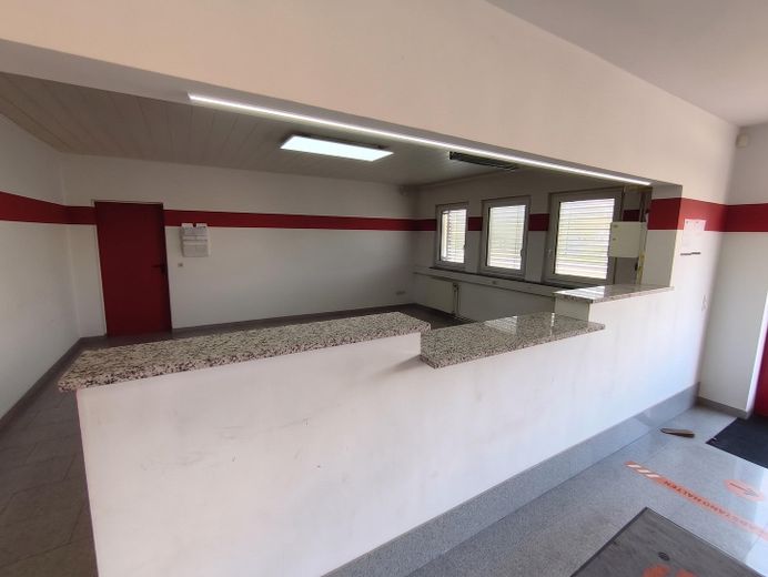 Nieruchomość komercyjna z biurem, warsztatem i terenem zewnętrznym – Büro 1 