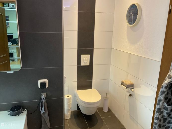 Ihr Haus, Ihre Terrasse, Ihr Pool – Badezimmer
