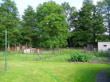 große Gutshaushälfte mit tollem Grundstück am Naturschutzgebiet, sehr ruhig gelegen – Garten