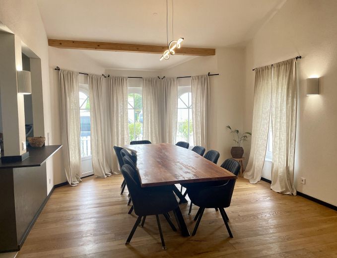 Modernisiertes Zweifamilienhaus mit 263 m² Wohnfläche, attraktiver Vermietungsperspektive – Esszimmer - Haus