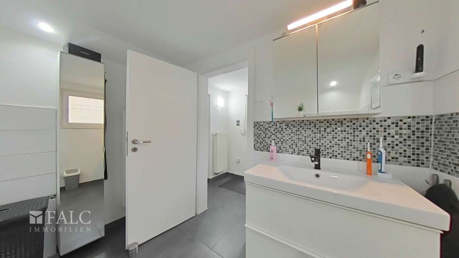 Großzügiges Einfamilienhaus mit viel Platz in Leutesdorf – EG-Badezimmer