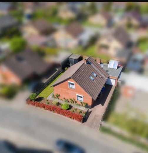 Einfamilienhaus Freistehend - großräumig saniert – Grundstücksansicht Vorne