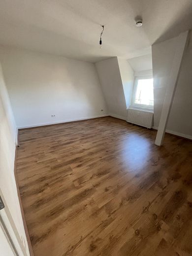 Geräumige Dachgeschosswohnung in Sterkrade – Schlazimmer