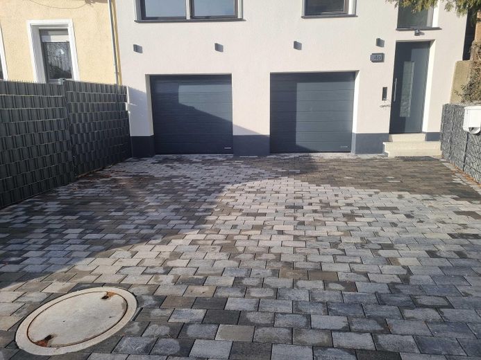 Haus statt Wohnung: 3-ZKB+Garten+Terrasse+Garagen – Stellplätze vorm Haus