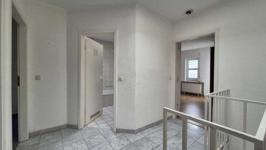 Neuer Preis ! RMH mit Garage, 2 Balkonen, Garten und Terrasse – Flur OG